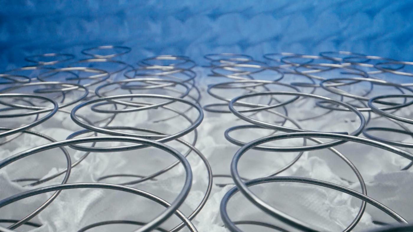 Comfy springs header black spring